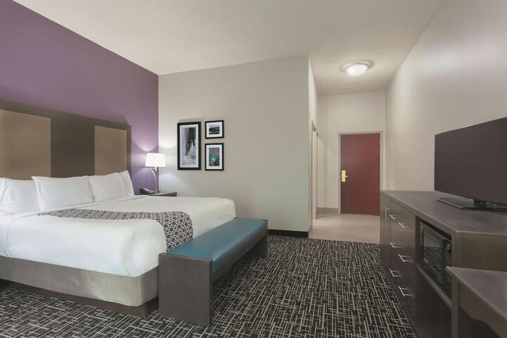 1 King Bed Mobility Accessible (4 of 20)