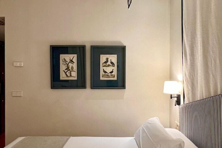 Room 10 of 34
