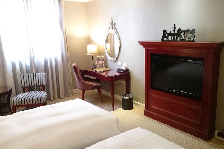 Room 28 of 56