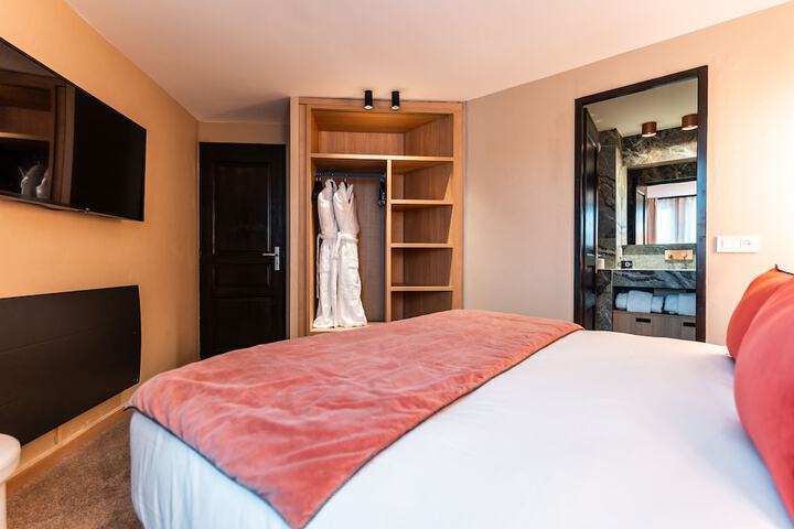 Room 38 of 100