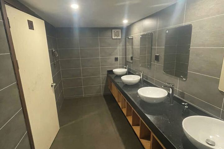Room 80 of 122
