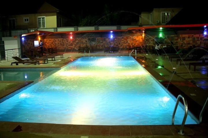 Pool 13 of 17