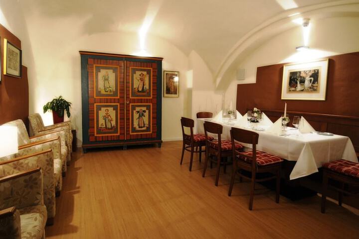 Dining 43 of 47