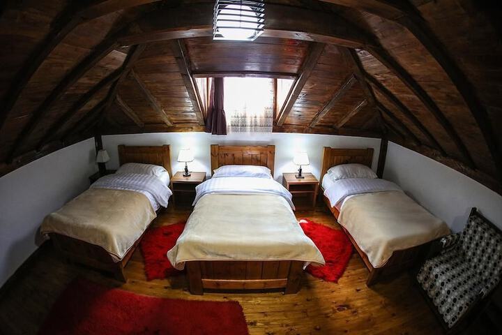 Room 5 of 33