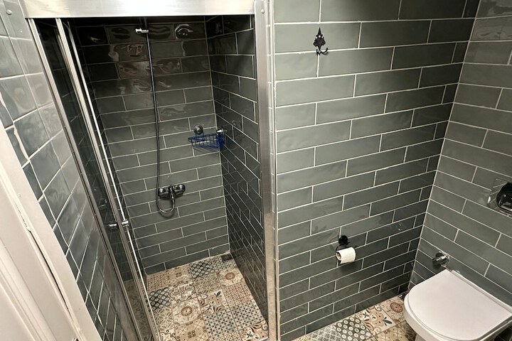 Room 8 of 14