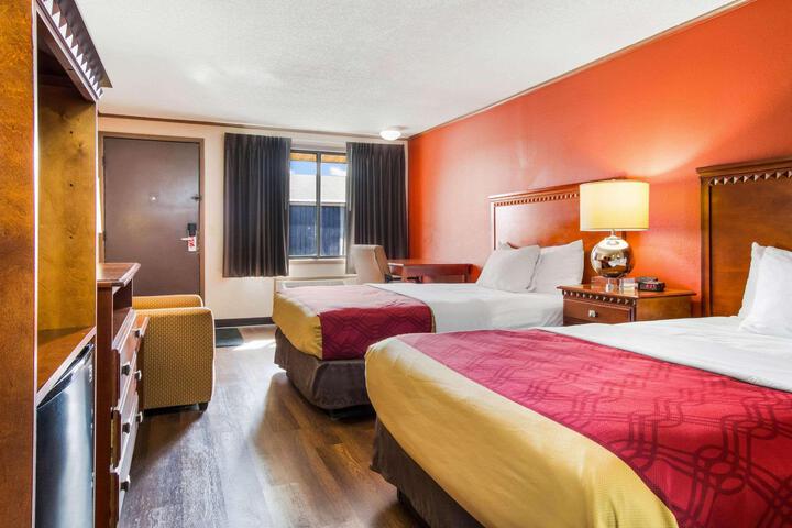 2 Double Beds (3 of 17)
