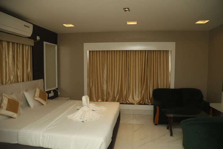 Room 4 of 25