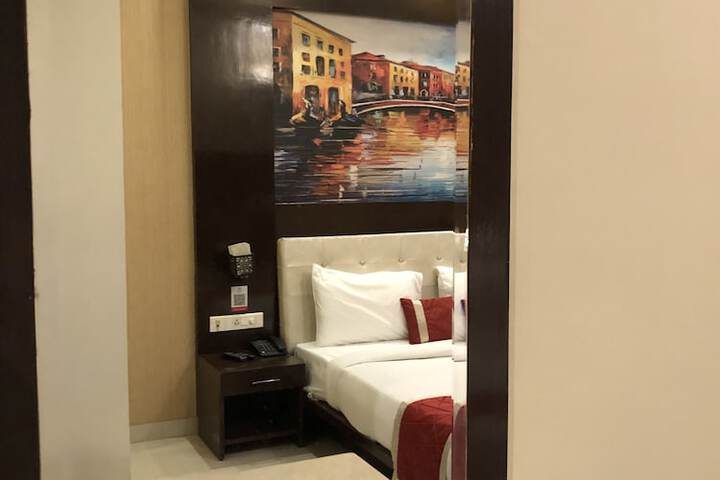 Room 9 of 42