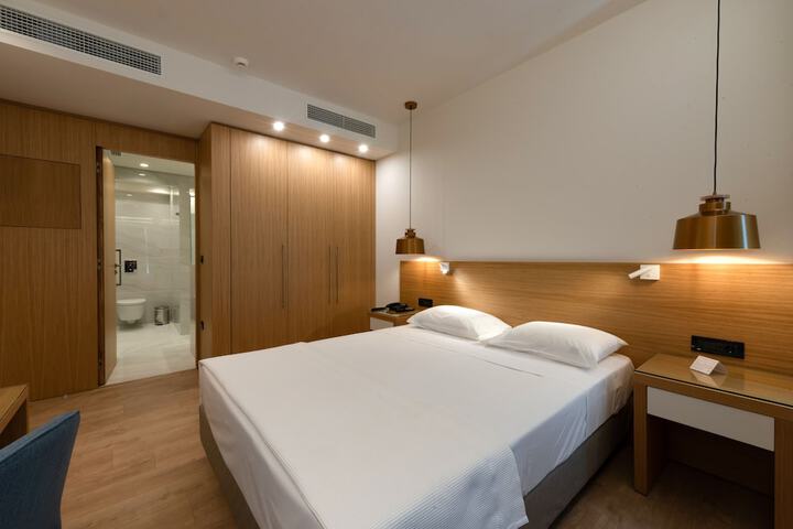 Room 8 of 69