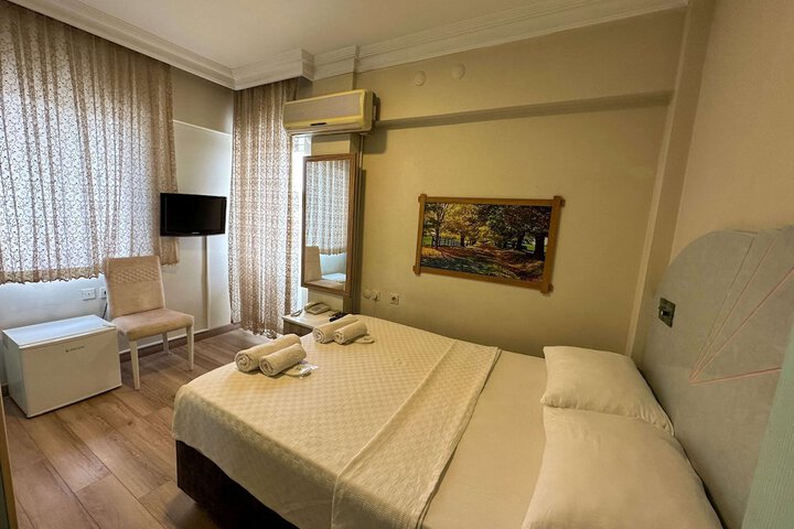 Room 15 of 102