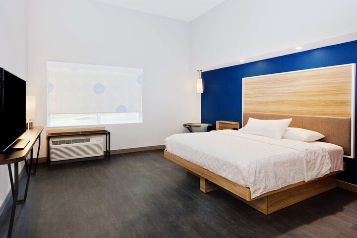 1 King Bed (14 of 18)