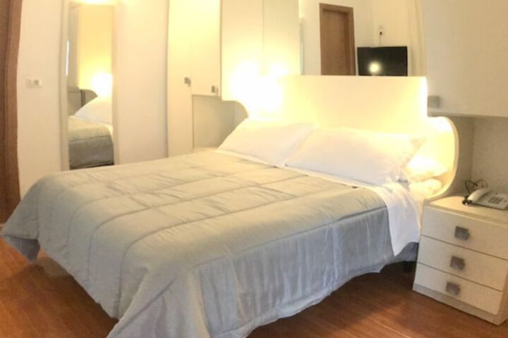 Room 35 of 139