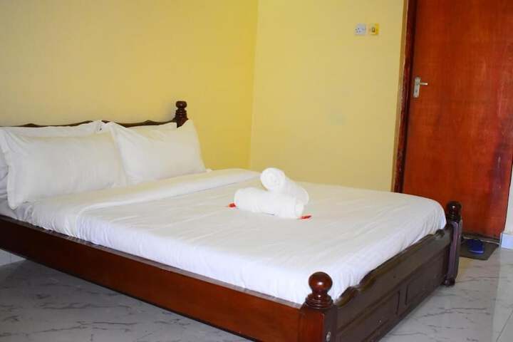 Room 3 of 37