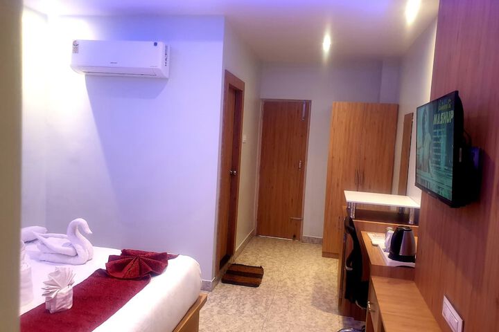 Room 15 of 28