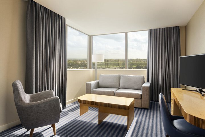 Room 4 of 32
