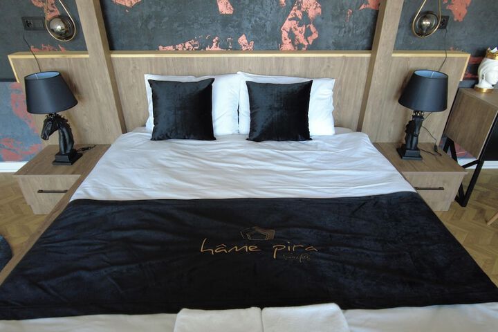 Room 4 of 26
