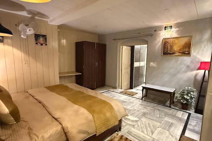 Room 3 of 35