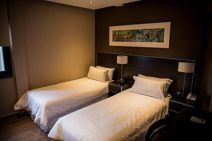 Room 8 of 21