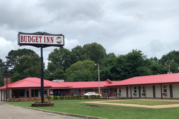 Exterior of Budget Inn - New Albany