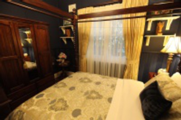 Room 18 of 108