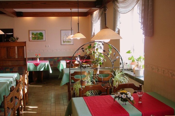 Dining 9 of 10