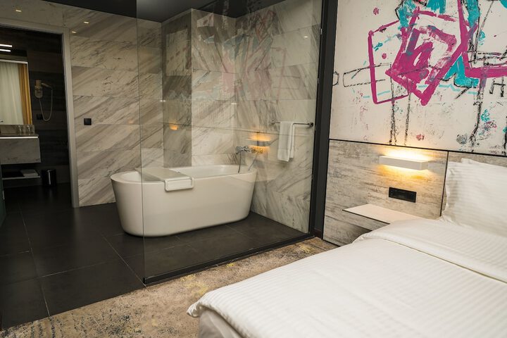 Room 33 of 75