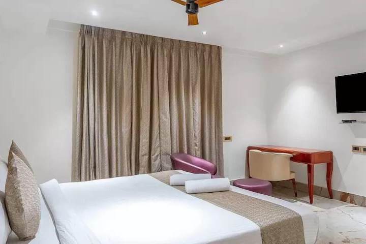 Room 2 of 16