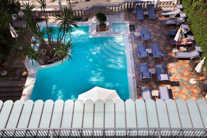 Sundeck 77 of 86