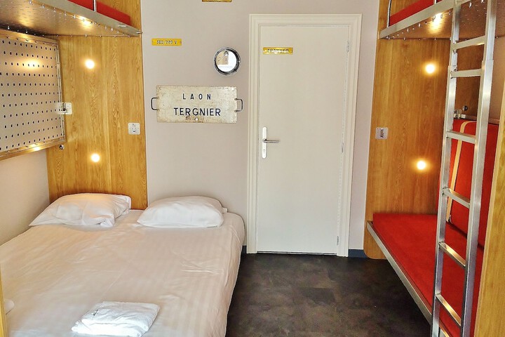 Room 28 of 60