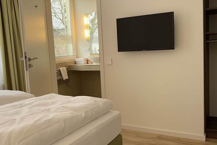 Room 5 of 147