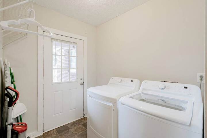 Laundry 22 of 32