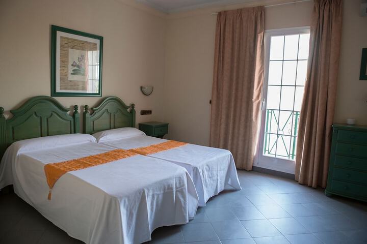Room 4 of 34