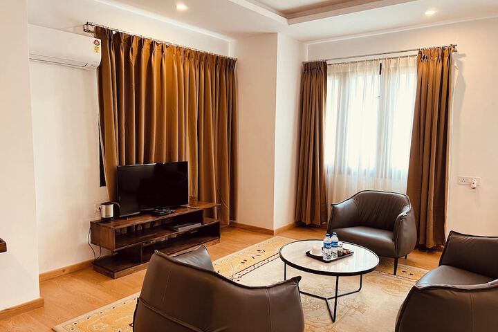 Room 21 of 33