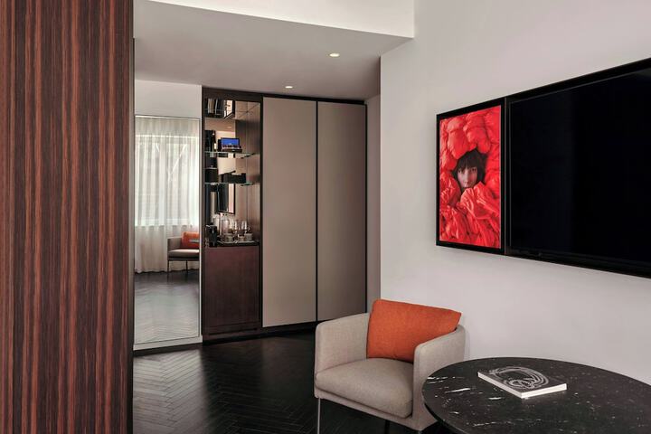 Room 53 of 157