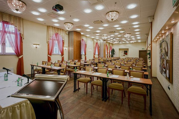 Business Center 53 of 63