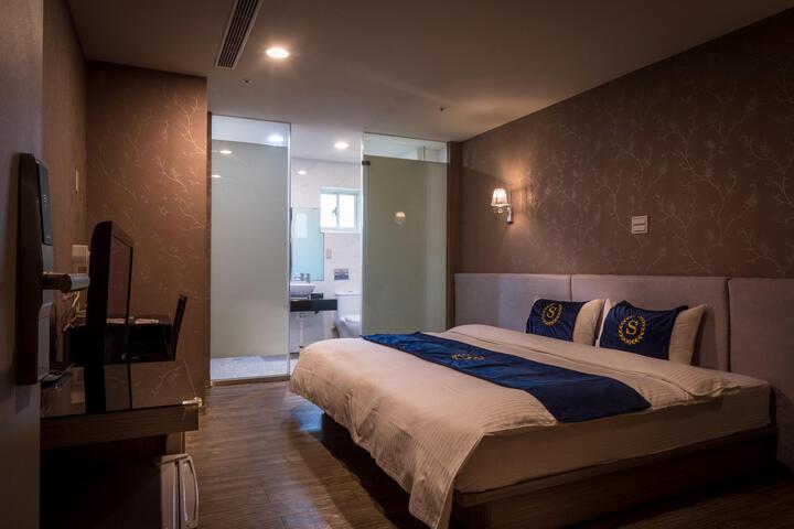 Room 15 of 41