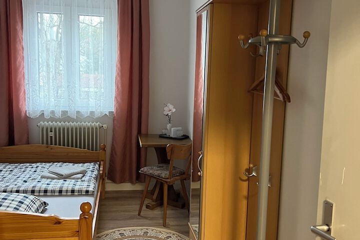 Room 7 of 40