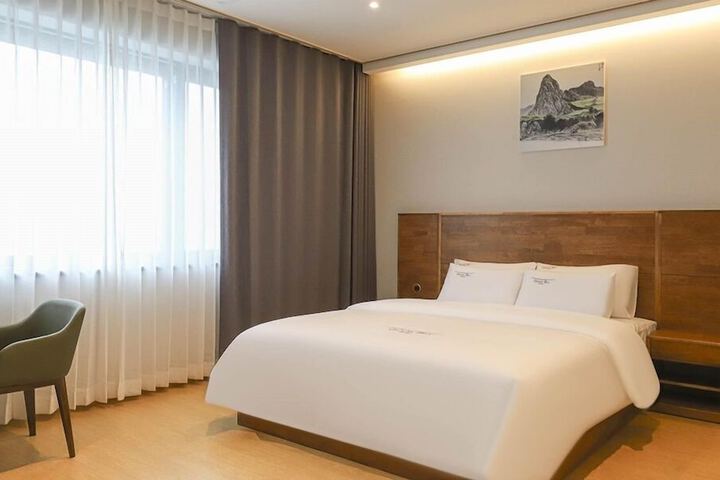 Room 12 of 92