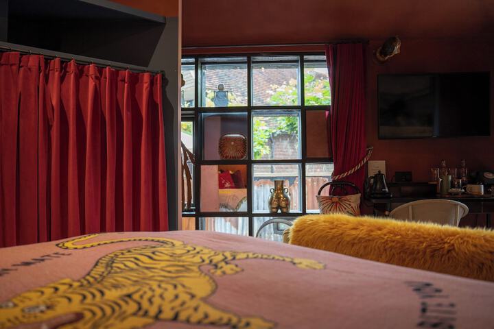 Room 35 of 85