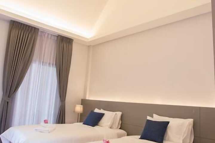 Room 26 of 38