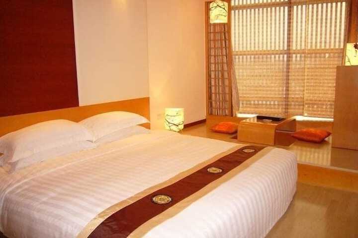 Room 10 of 22