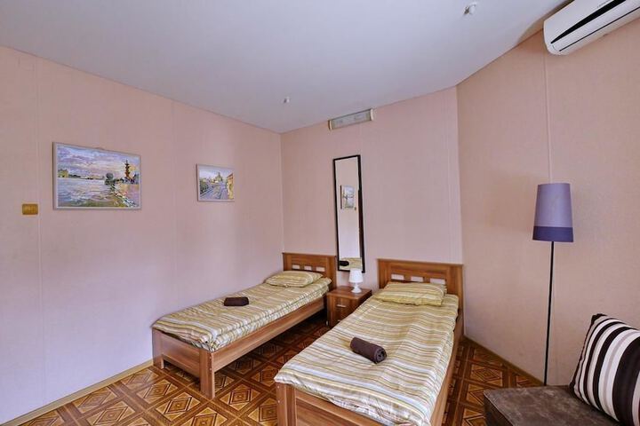 Room 12 of 33
