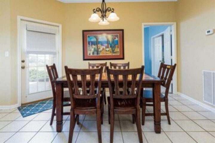 Dining 17 of 66