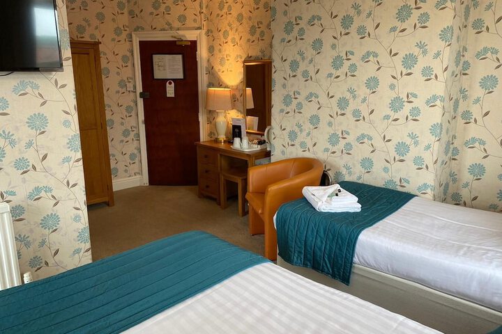 Room 27 of 93