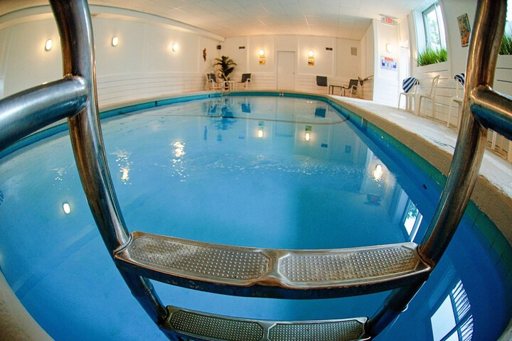 Pool 21 of 32