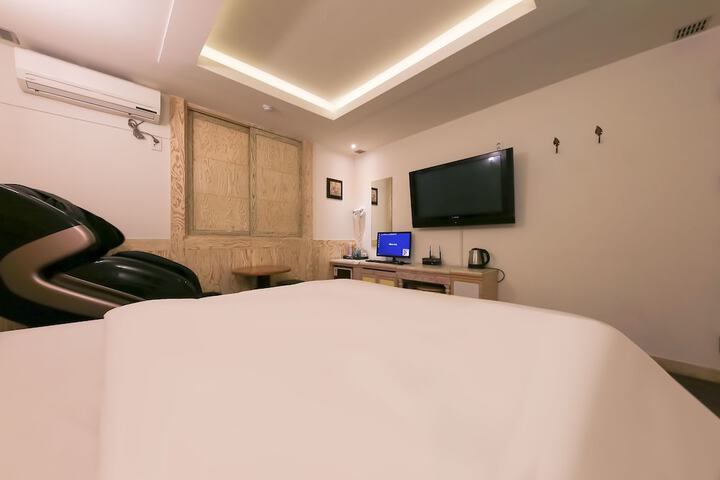 Room 16 of 64