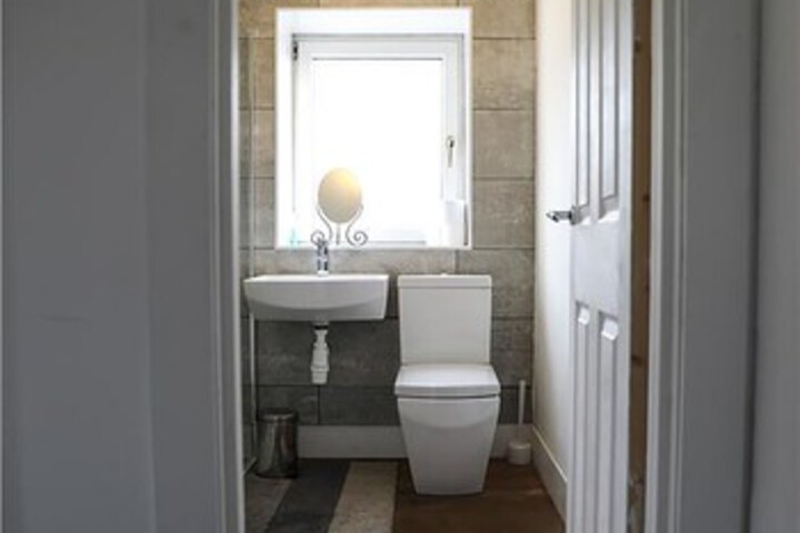Room 5 of 18