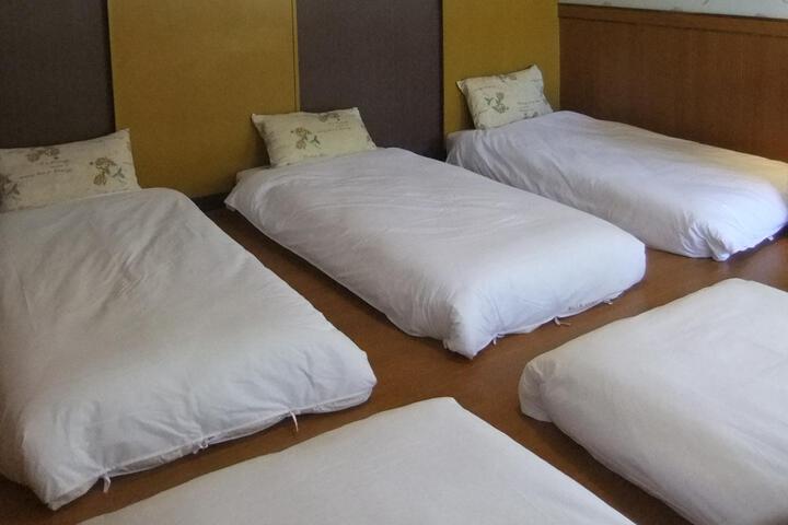 Room 4 of 6