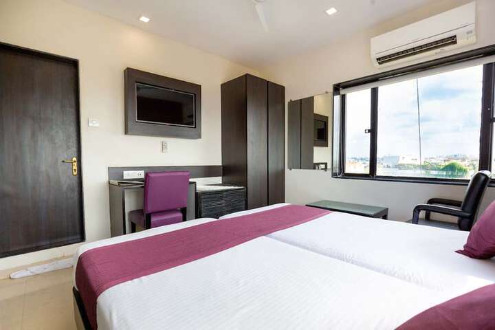 Room 13 of 34