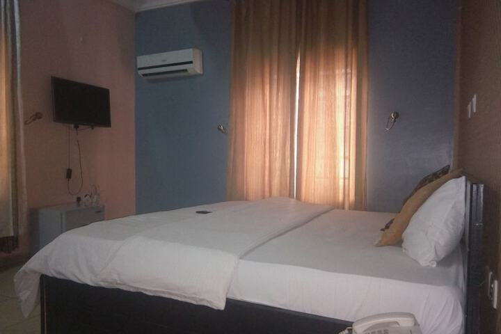 Room 7 of 14
